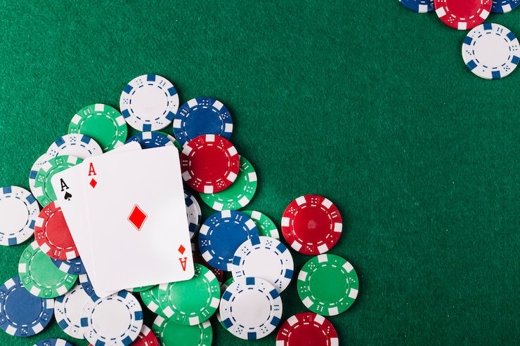 Fitur putaran gratis Lucky Neko dengan pengganda yang meningkat ditampilkan di layar mobile udintogel